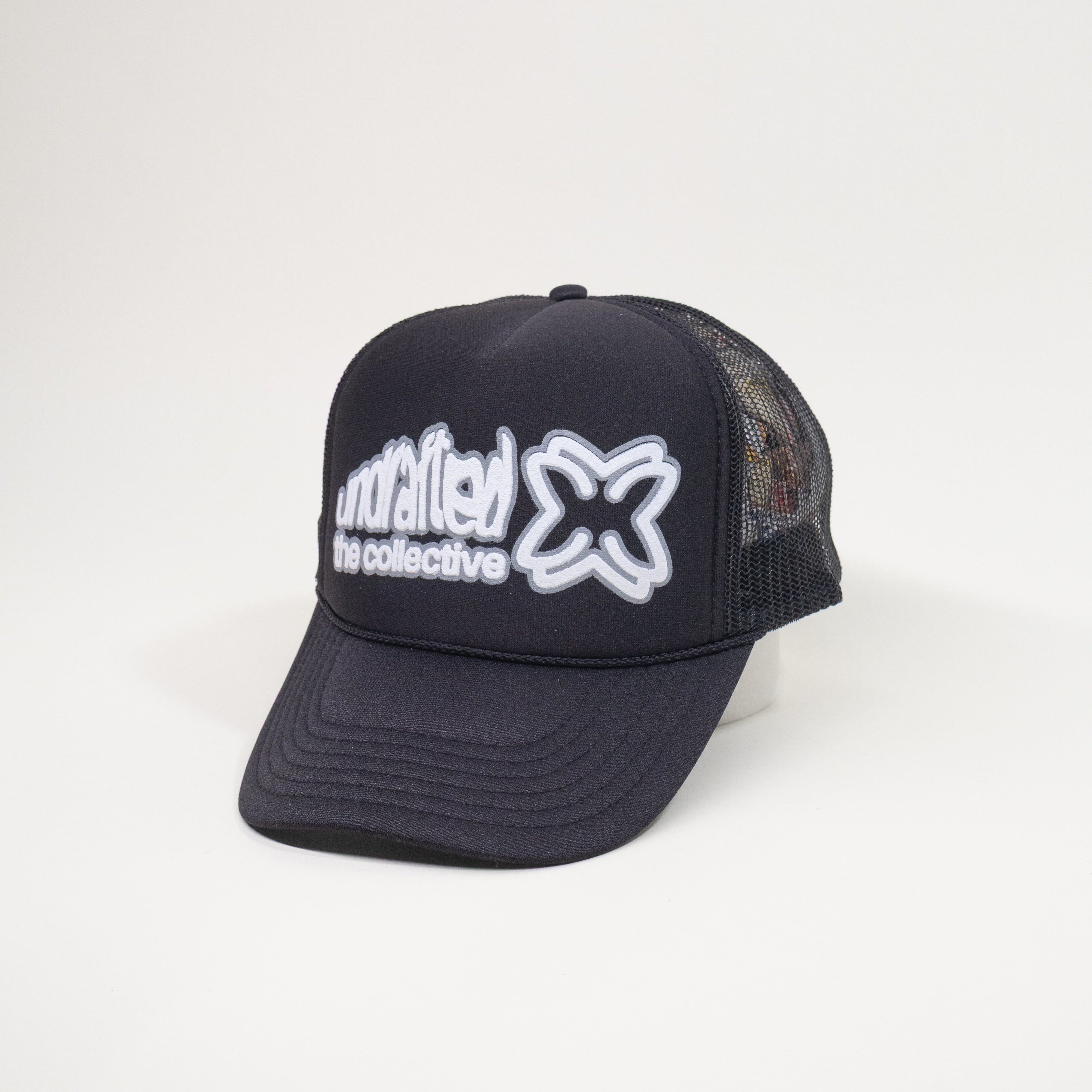 'pitch black' BLACK/WHITE LOGO TRUCKER